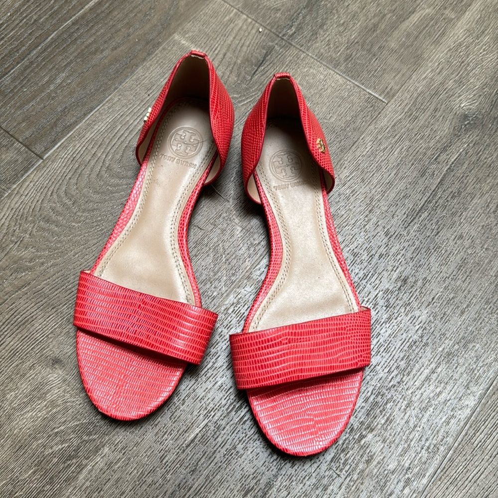 Gorgeous coral leather Tory Burch sandals
